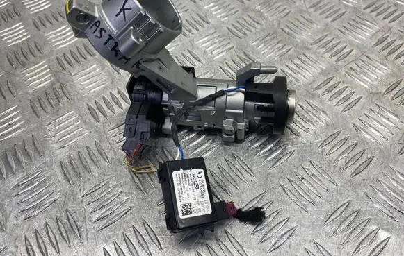 Opel Astra K Ignition lock 13504286