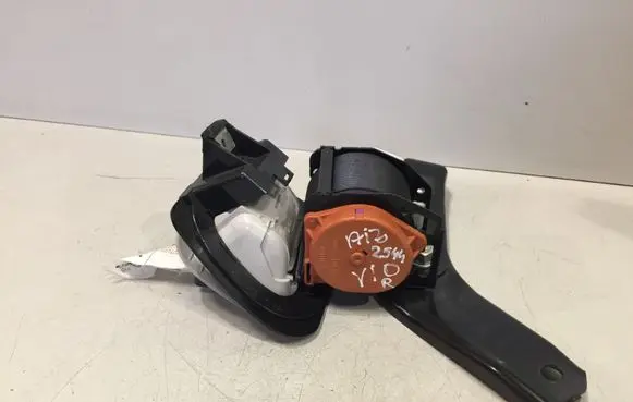 Subaru Legacy Middle seatbelt (rear) 