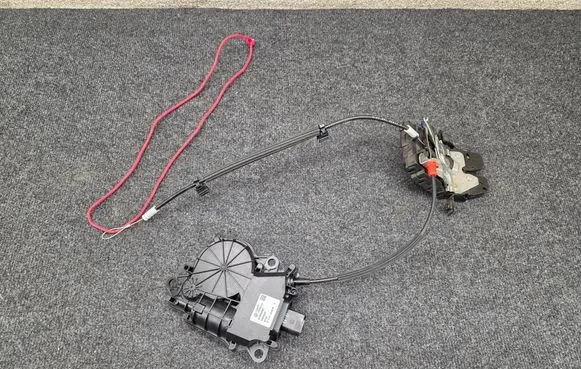 Maserati Levante Tailgate/trunk/boot lift motor 670035621 06700395760 670039576