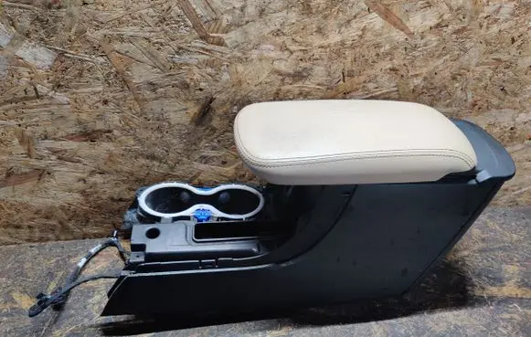 Chrysler 200 Armrest 1105160X
