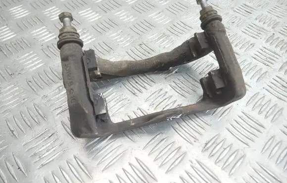 BMW 1 E82 E88 Front Brake Caliper Pad/Carrier 