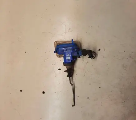 Audi 80 90 S2 B4 Central locking vacuum pump 893862123