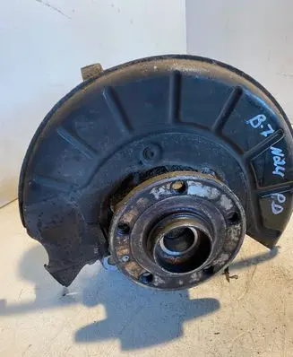 Volkswagen PASSAT B7 Front wheel hub