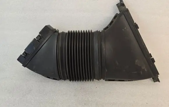 Maserati Levante Air intake duct part 670031926
