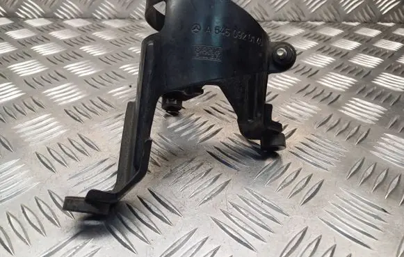 Mercedes-Benz C W203 Fuel filter bracket/mount holder A6460920140