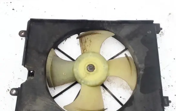 Honda CR-V Radiator cooling fan shroud