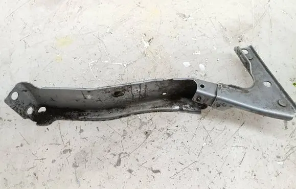 Audi A5 Sportback 8TA Fender mounting bracket 8T0821136A