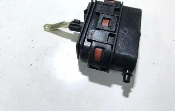 Mercedes-Benz CLK A208 C208 Central locking vacuum pump 