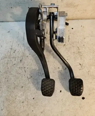 BMW 3 E90 E91 Pedal assembly 678711