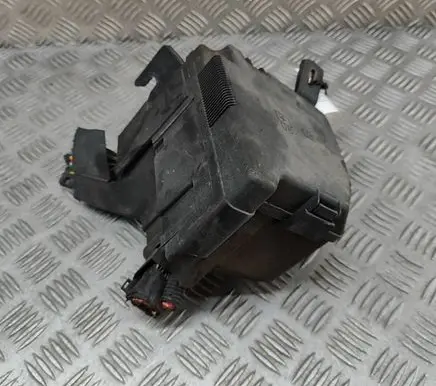 Ford Fiesta Fuse module AE8T14A003AA 7171333030