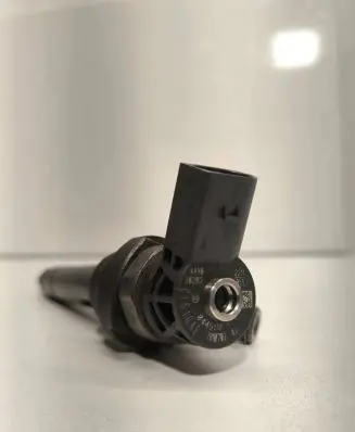 BMW X3 F25 Fuel injector 7810702