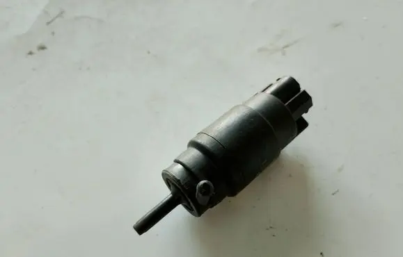 BMW 5 E39 Windscreen/windshield washer pump 1391358