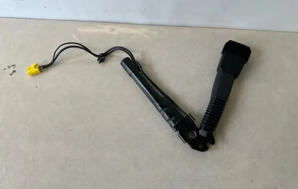 BMW 4 F32 F33 Front seatbelt buckle 7261946