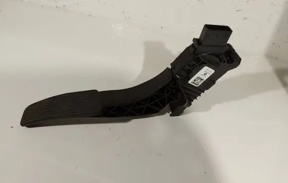 Chrysler Pacifica Accelerator throttle pedal 04581677AB 93446300
