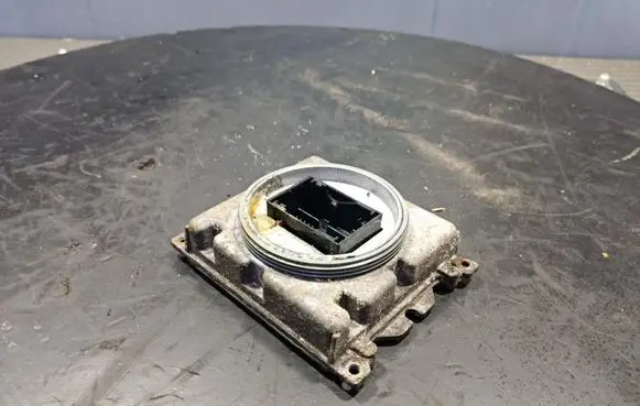Volkswagen Crafter Voltage converter/converter module 