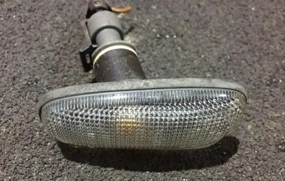 Opel Astra G Front fender indicator light 90560403