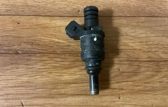 BMW 5 E60 E61 Fuel injector 1427240