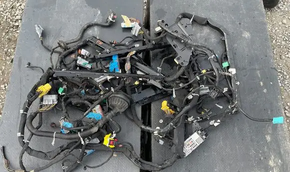 GMC Yukon Wiring harness 84560223