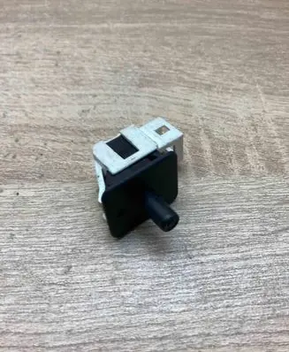 Mercedes-Benz C W202 Front door sensor 2028209410