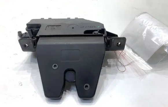 BMW 3 E90 E91 Tailgate exterior lock 8196401