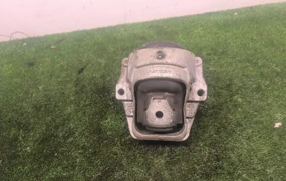 Audi A4 S4 B8 8K Engine mount bracket 8K0199381