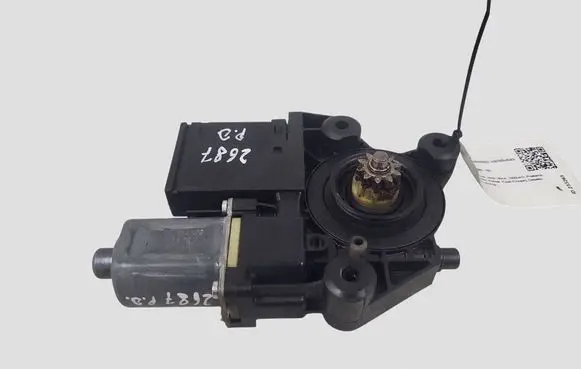 Renault Megane III Front door window regulator motor 0130822479 807300006R 915243101