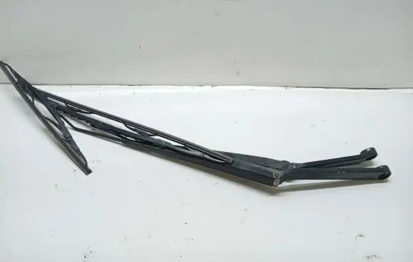 Nissan X-Trail T30 Front wiper blade arm