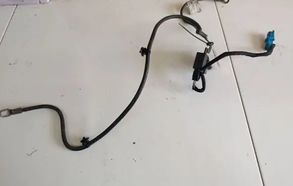 Citroen C5 Positive cable (battery) 103500010