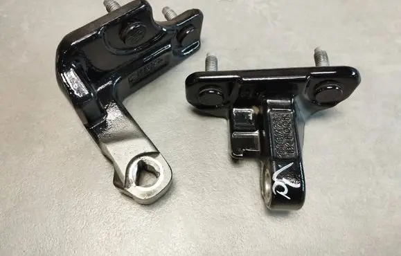 Rear door hinge set