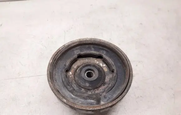 Honda CR-V Coil spring mount 
