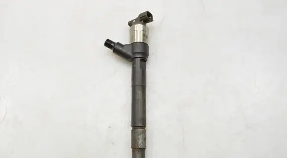 Opel Astra K Fuel injector 55570012
