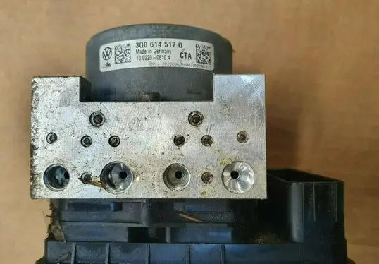 Engine ECU kit and lock set