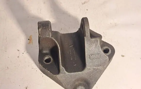 Nissan Qashqai Engine mounting bracket 11332JD700