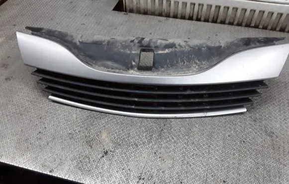 Renault Laguna II Front grill 8200012581