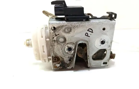 Audi A4 S4 B5 8D Front door lock 8D1837016F
