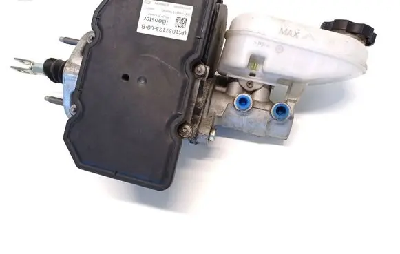 Tesla Model S Master brake cylinder 1037123-00-B