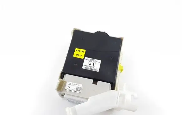 Toyota Prius (XW30) Comfort/convenience module 8922147110 89221-47110 8273047451