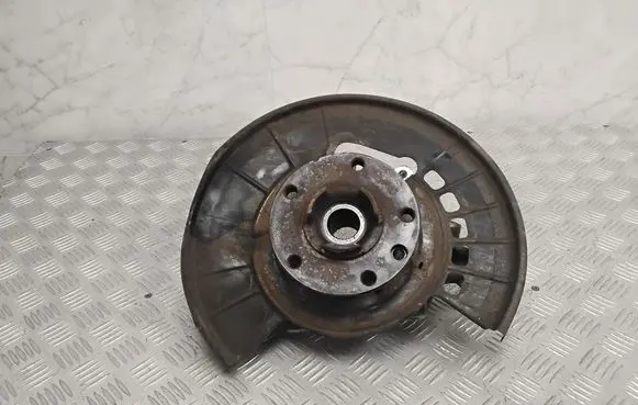 Rear wheel hub