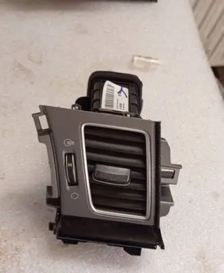 KIA Niro Dash center air vent grill 97410