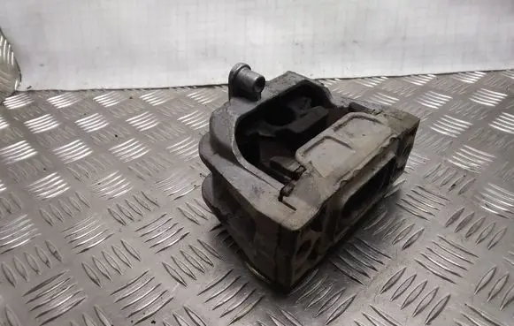 Volkswagen Golf IV Engine mount bracket 1K0199262