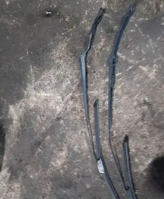 Windshield/front glass wiper blade