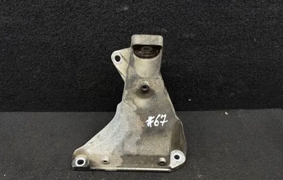 Volkswagen PASSAT B5.5 Engine mounting bracket 8D0199308AB