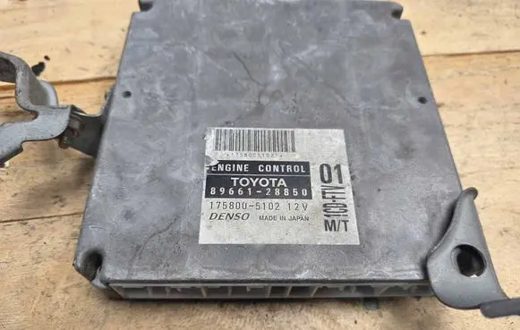 Toyota Previa (XR30, XR40) II Engine control unit/module 8966128850