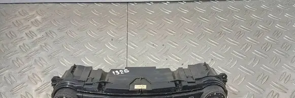 Mercedes-Benz E W211 Climate control unit 2118300685 Q00051002