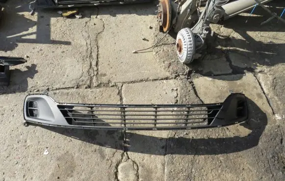 KIA Venga Front bumper lower grill