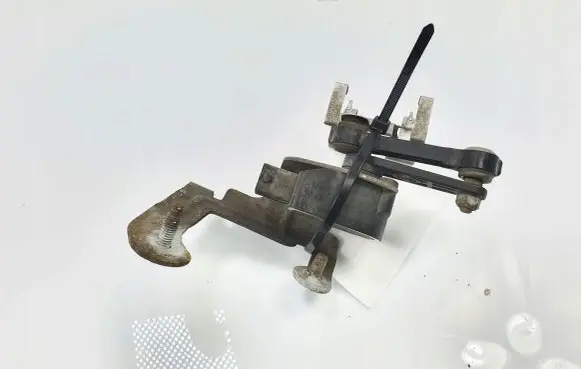Mercedes-Benz C W205 Front height sensor lever A0009053704