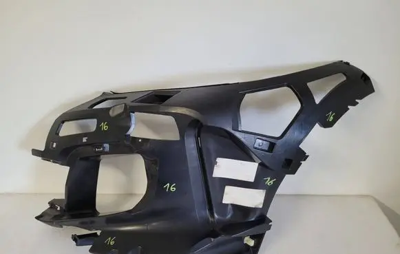 BMW 1 F40 Front bumper mounting bracket 8070939