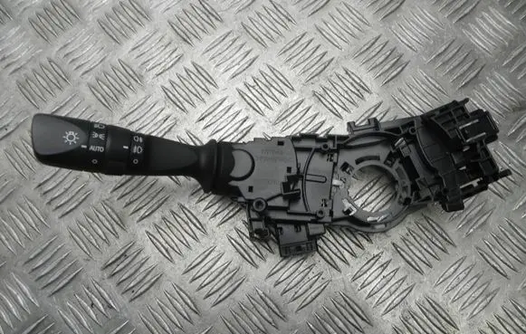 Toyota RAV 4 (XA40) Indicator stalk 3325017F744
