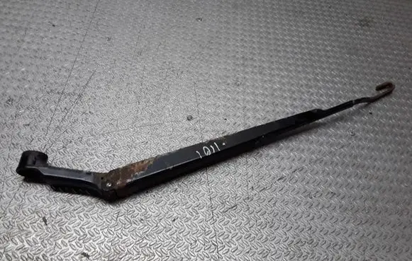 Toyota RAV 4 (XA10) Front wiper blade arm