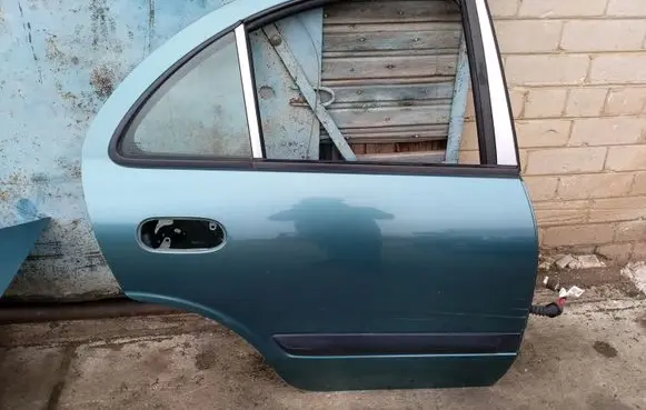 Nissan Almera N16 Rear door